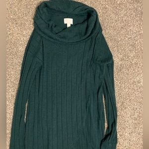 Maternity/nursing green sweater